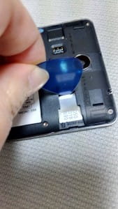 REETELのPriori 3S LTEのSIMカード取り出し方法の解説画像